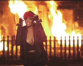 Eminem ft. Rihanna - Love The Way You Lie