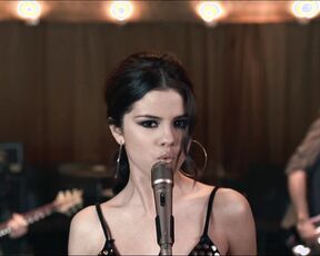 Selena Gomez & The Scene - Round & Round