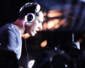Tiesto vs Diplo - C'Mon