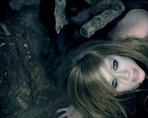 Avril Lavigne - Alice