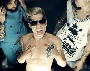 Quest Pistols feat. Artur Pirojkov - Revoluciya